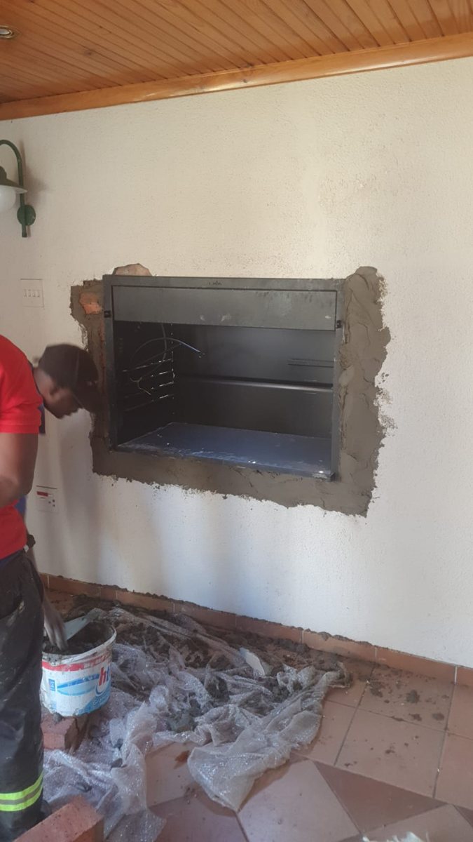 Built-in braai installation before repair
